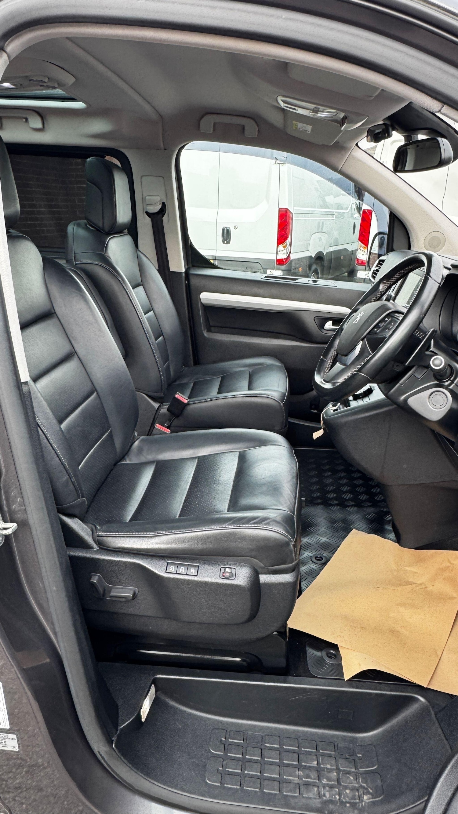 Used Peugeot Traveller 2017 for sale - 77345226: Photo 24