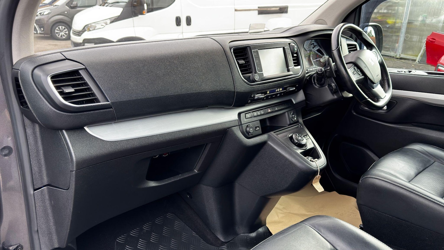 Used Peugeot Traveller 2017 for sale - 77345226: Photo 25