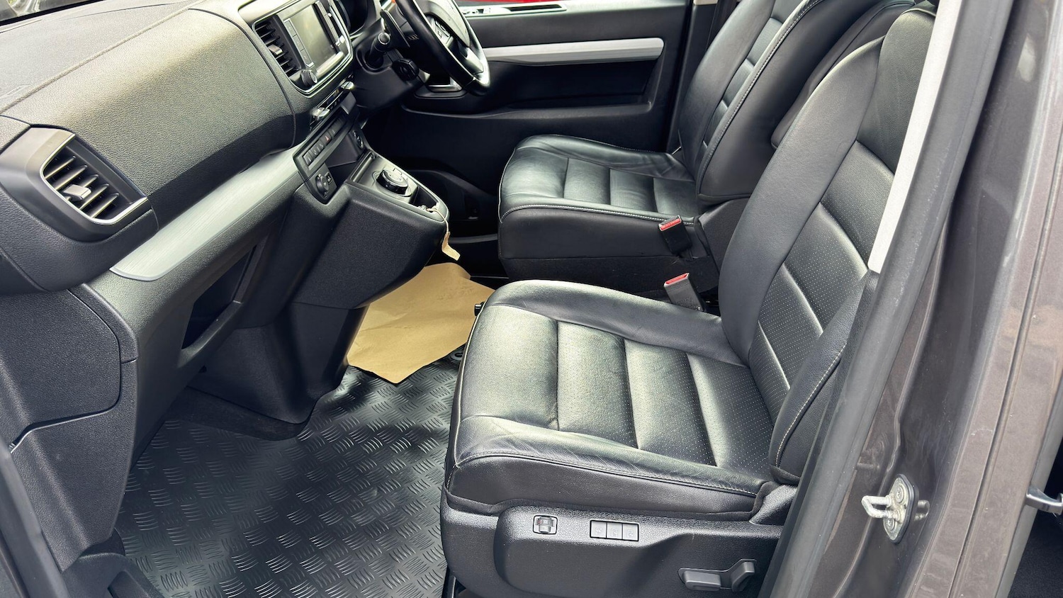 Used Peugeot Traveller 2017 for sale - 77345226: Photo 26