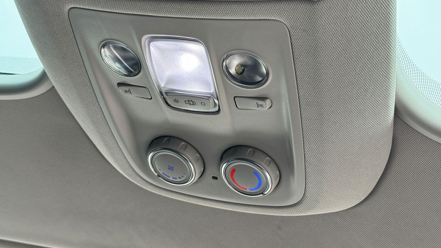 Used Peugeot Traveller 2017 for sale - 77345226: Photo 45