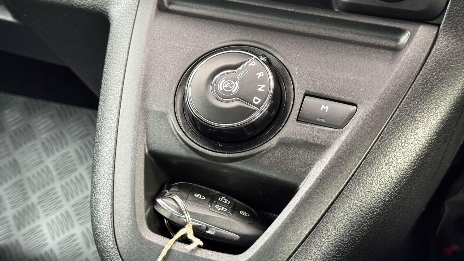 Used Peugeot Traveller 2017 for sale - 77345226: Photo 49