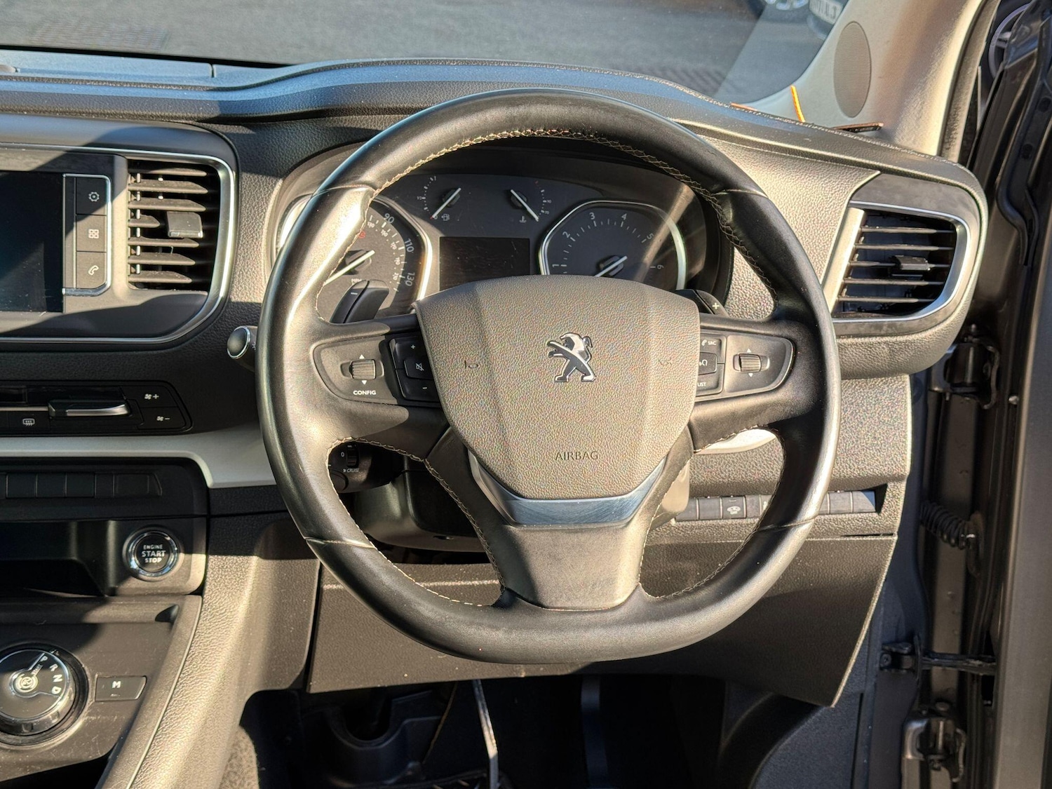 Used Peugeot Traveller 2020 for sale - 76667521: Photo 21