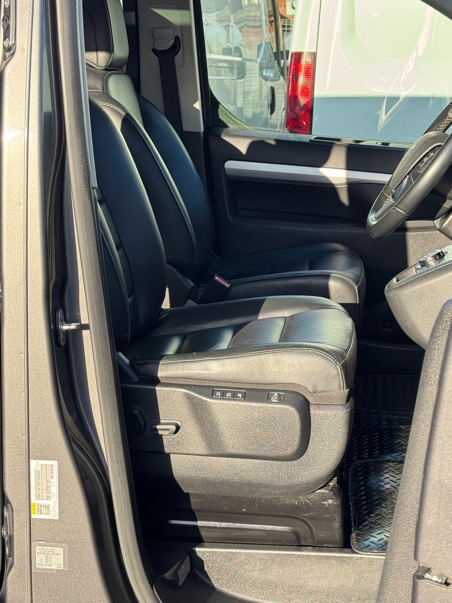 Used Peugeot Traveller 2020 for sale - 76667521: Photo 23