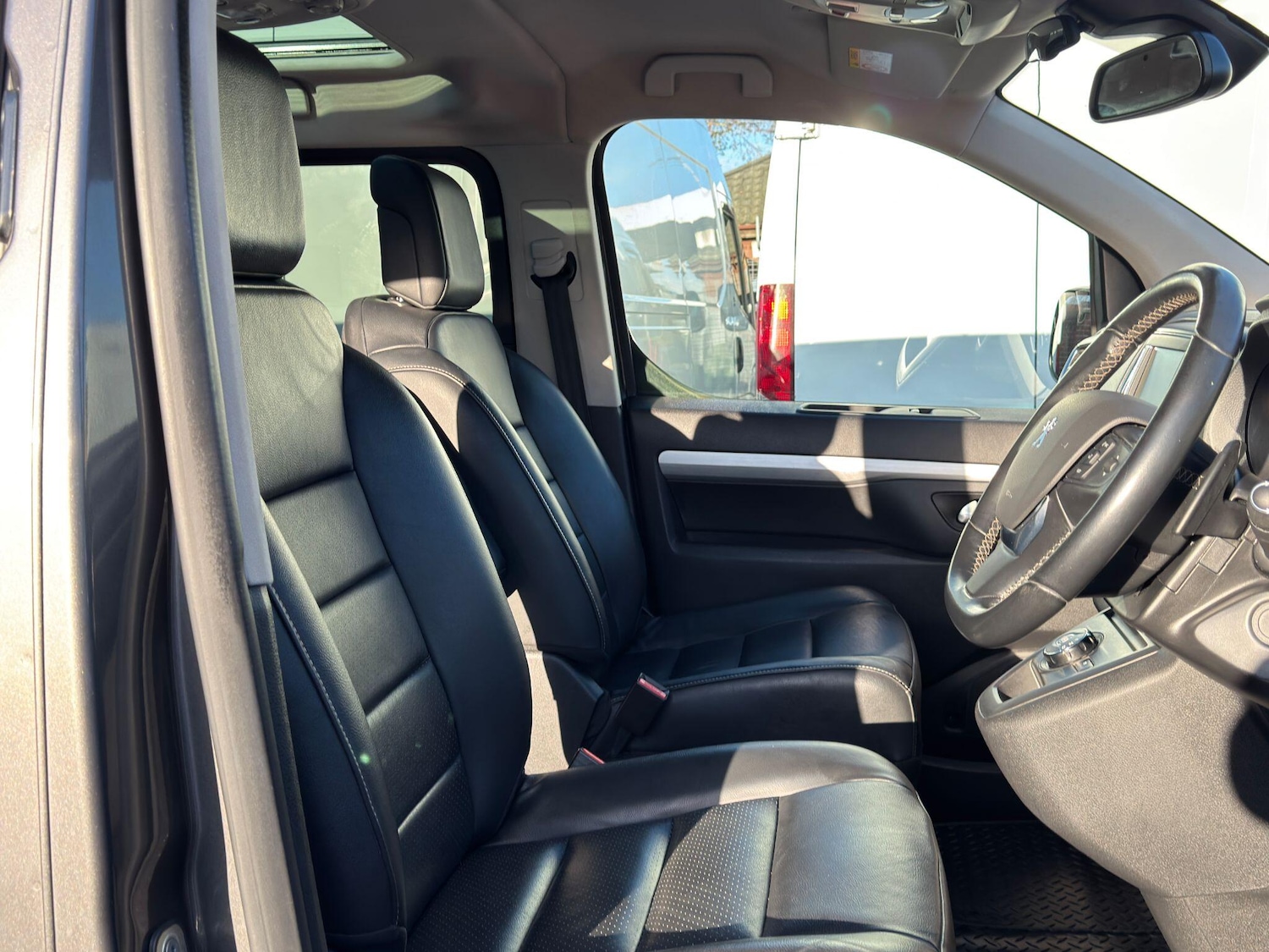 Used Peugeot Traveller 2020 for sale - 76667521: Photo 24