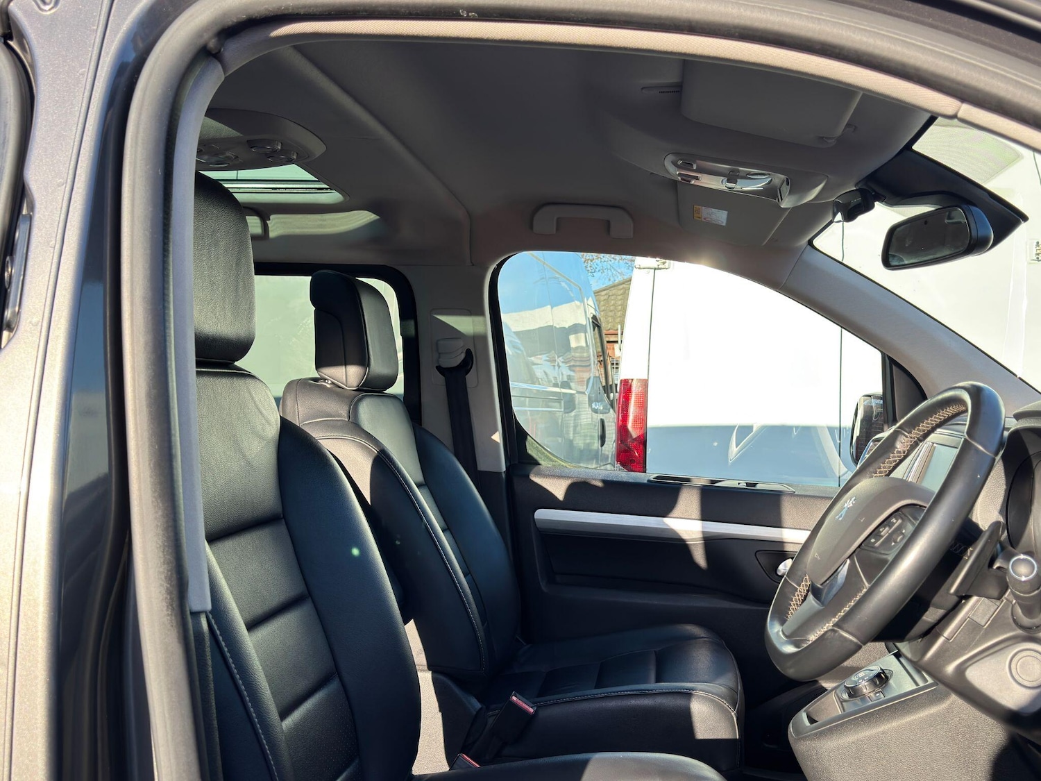 Used Peugeot Traveller 2020 for sale - 76667521: Photo 25