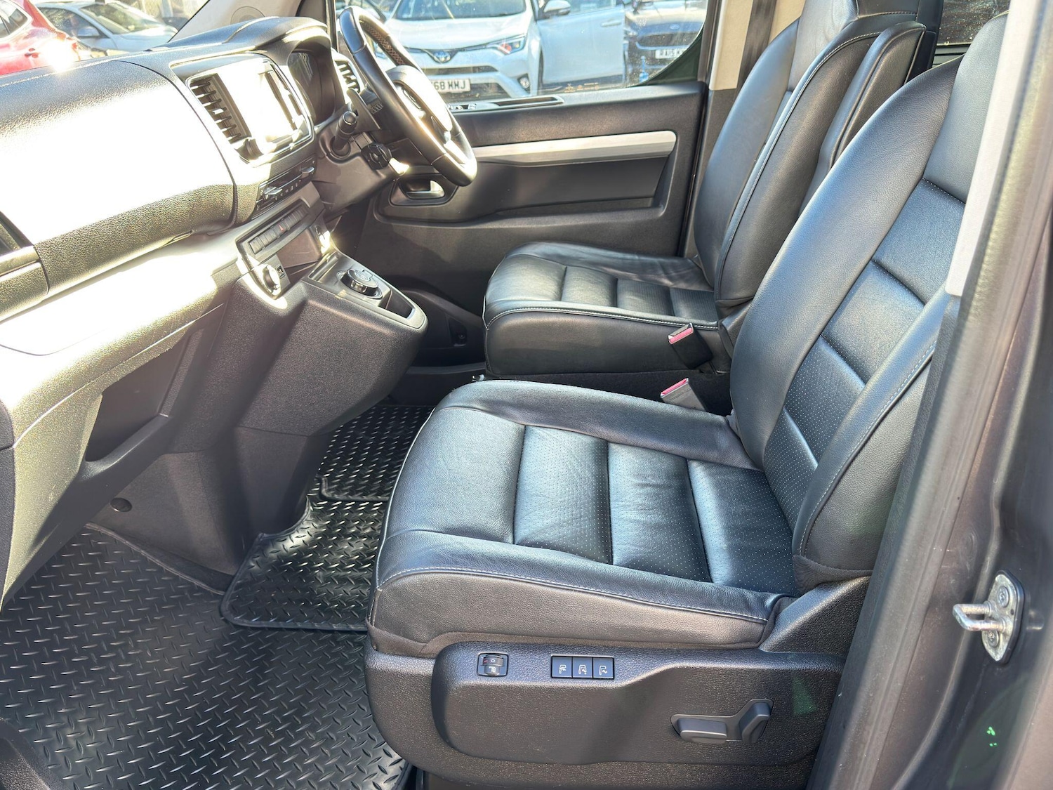 Used Peugeot Traveller 2020 for sale - 76667521: Photo 27