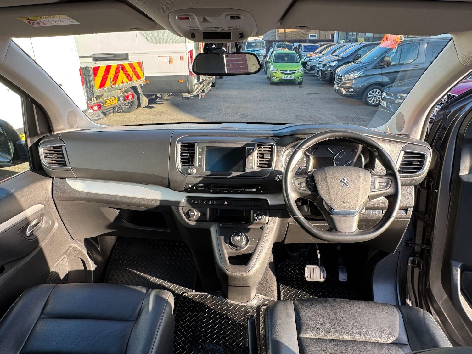 Used Peugeot Traveller 2020 for sale - 76667521: Photo 3