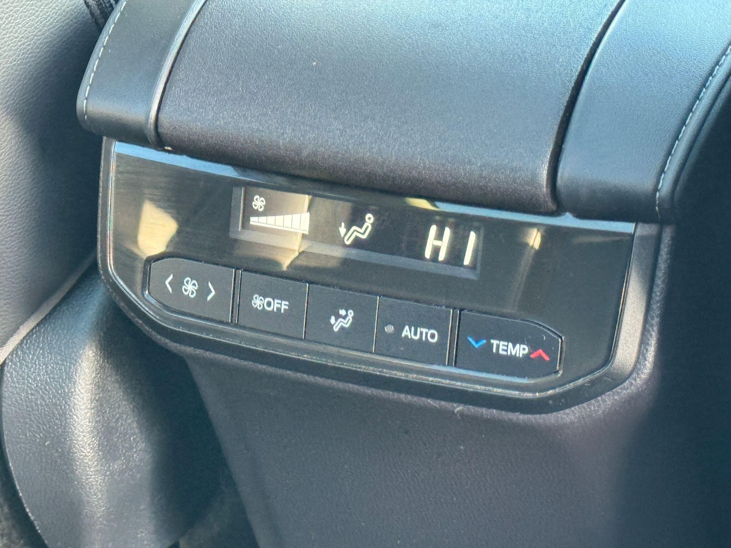 Used Toyota Highlander 2022 for sale - 76572678: Photo 65