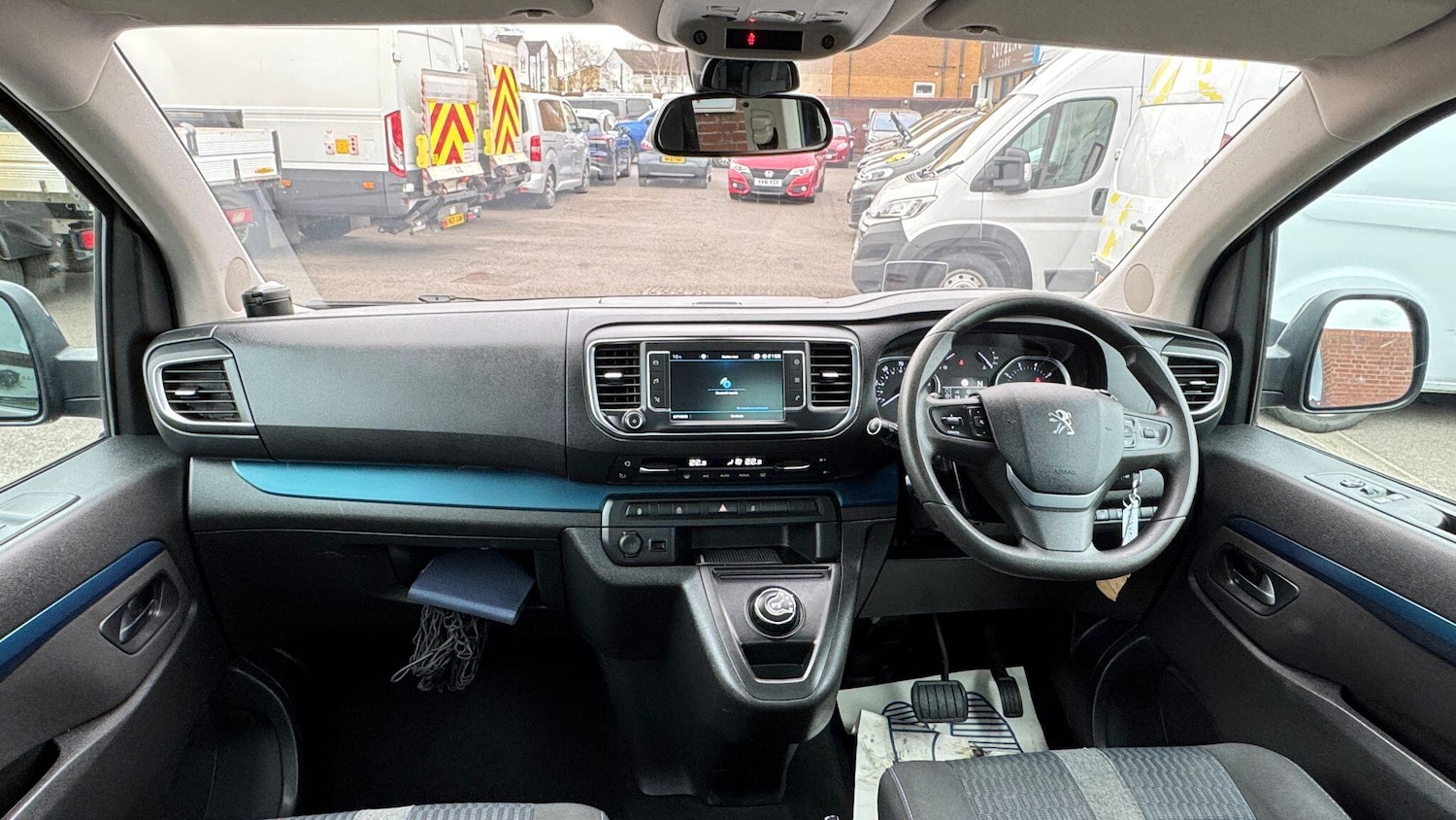 Used Peugeot Traveller for sale - 78127945: Photo 2