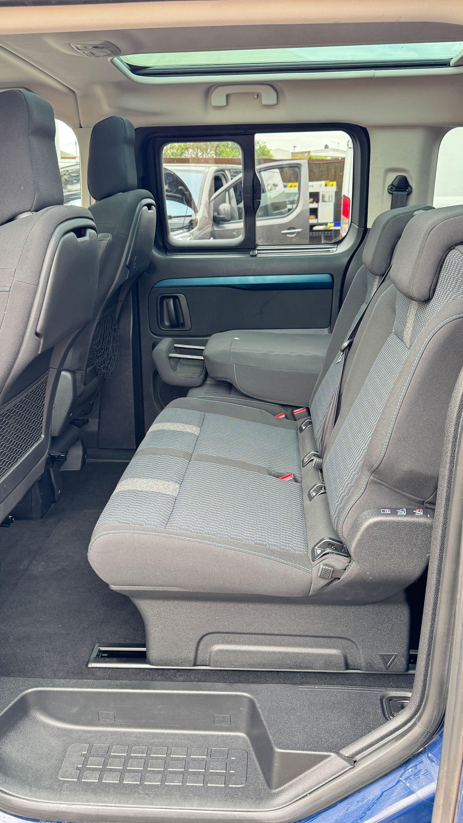 Used Peugeot Traveller for sale - 78127945: Photo 26