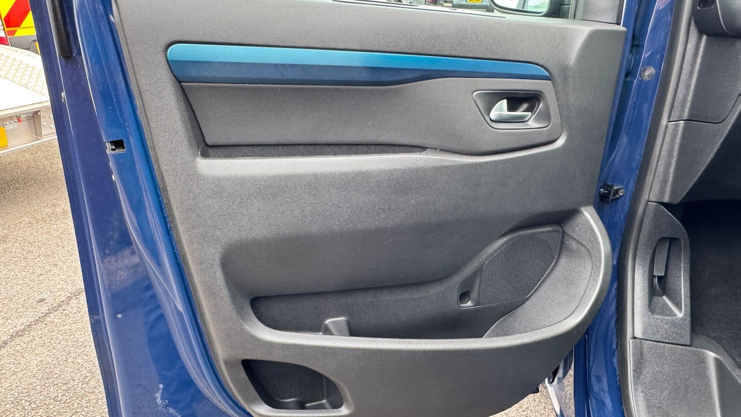 Used Peugeot Traveller for sale - 78127945: Photo 50