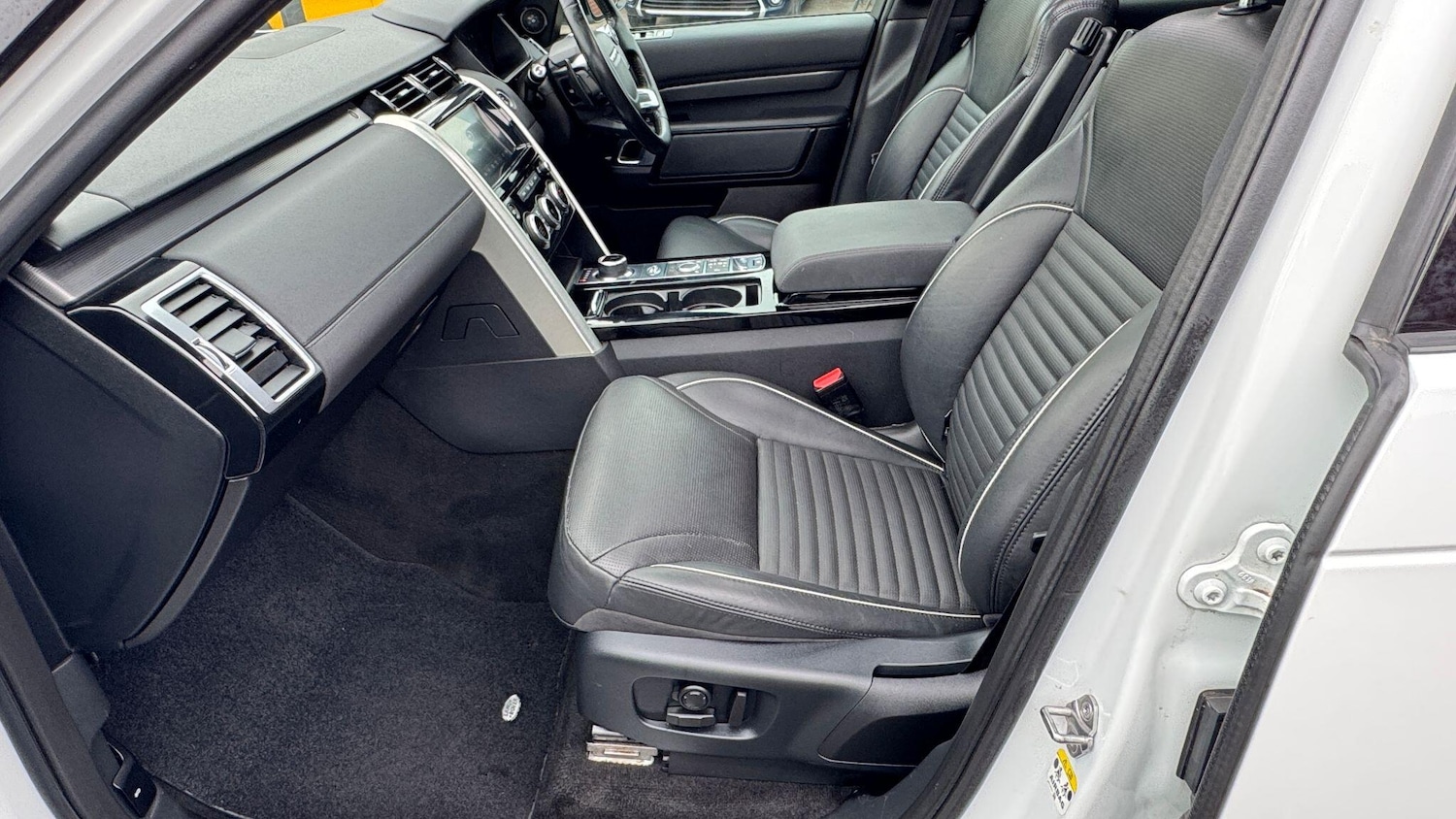 Used Land Rover Discovery 2018 for sale - 77632916: Photo 25