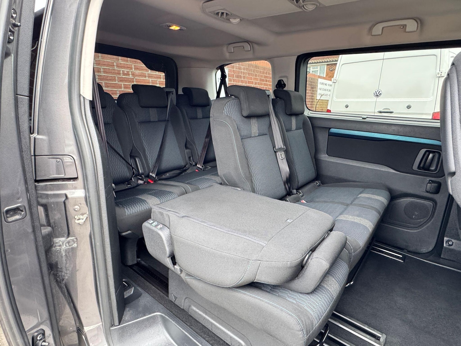 Used Peugeot Traveller 2017 for sale - 76457050: Photo 2