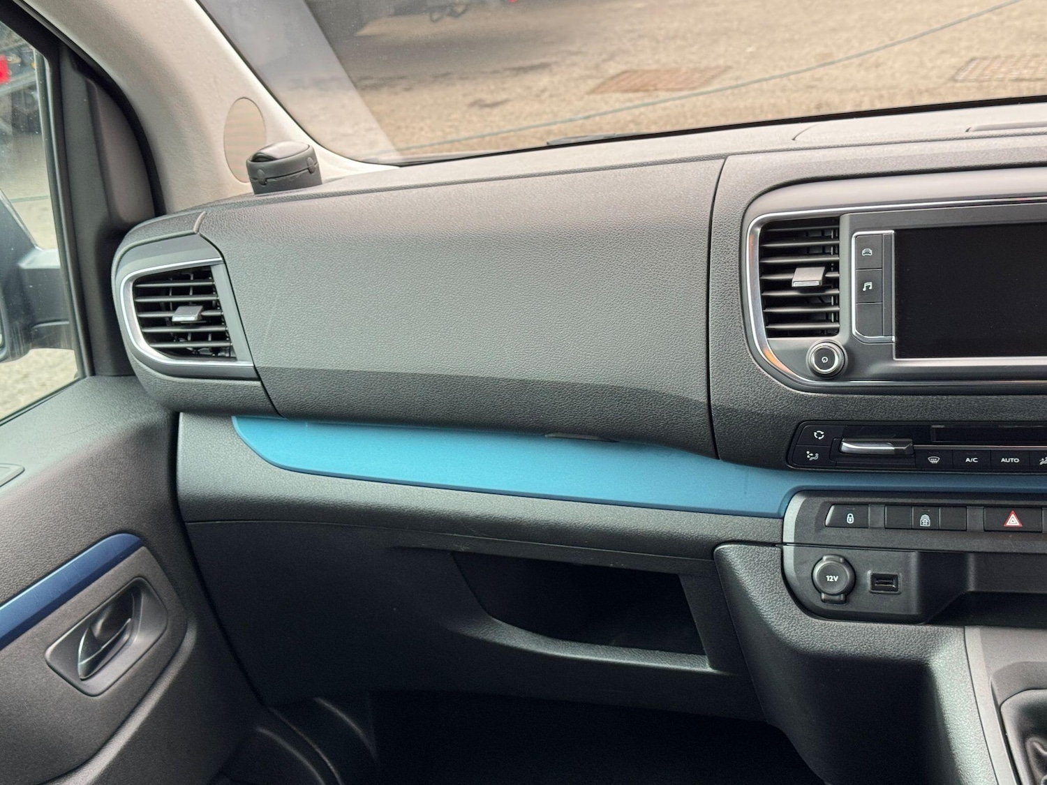 Used Peugeot Traveller 2017 for sale - 76457050: Photo 20