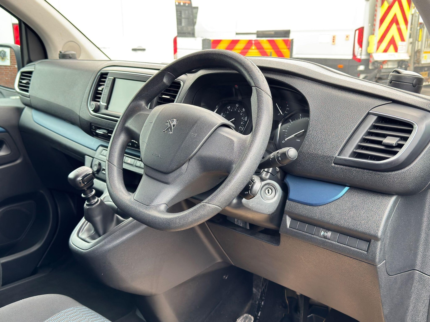 Used Peugeot Traveller 2017 for sale - 76457050: Photo 23