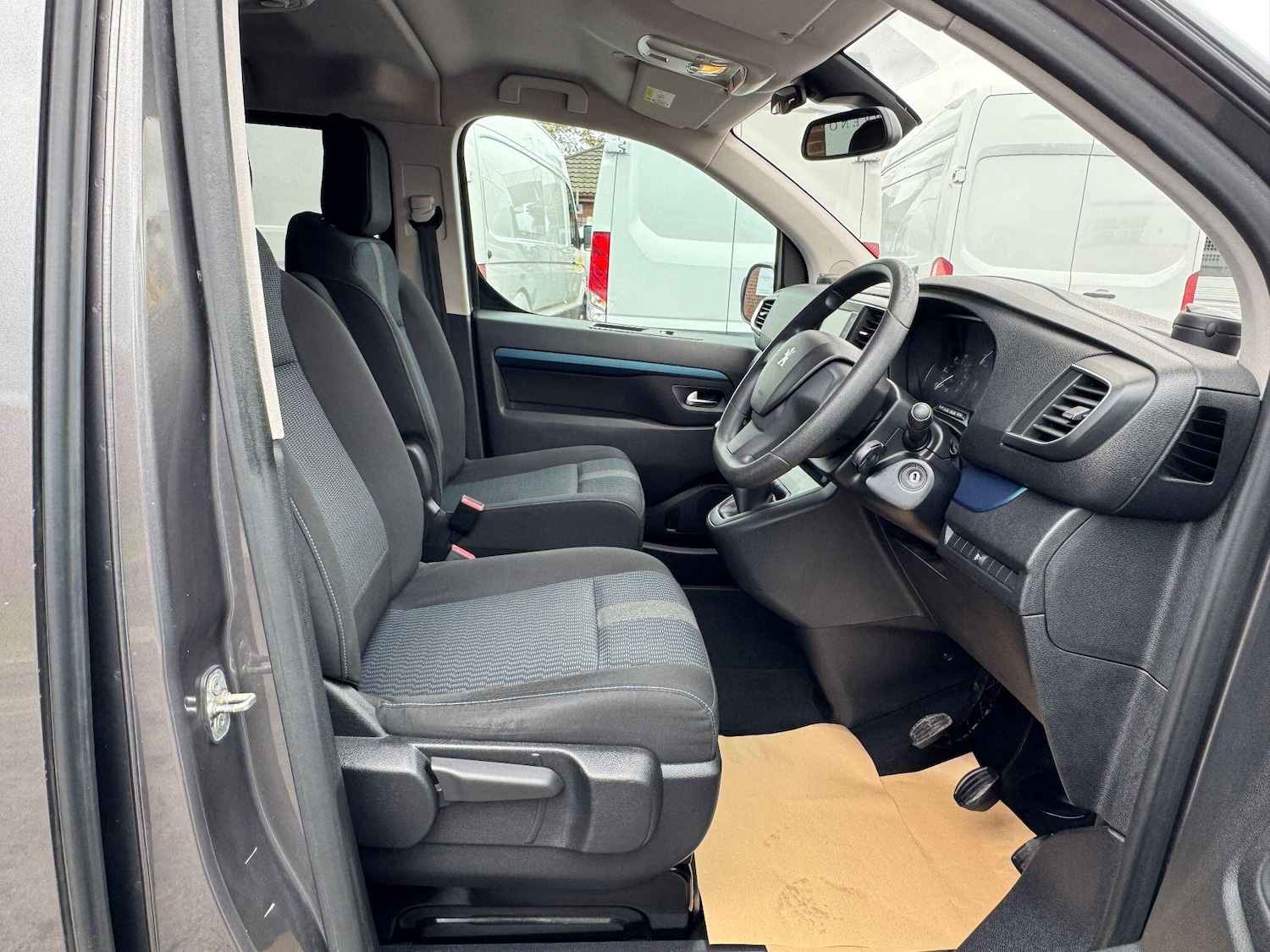 Used Peugeot Traveller 2017 for sale - 76457050: Photo 24