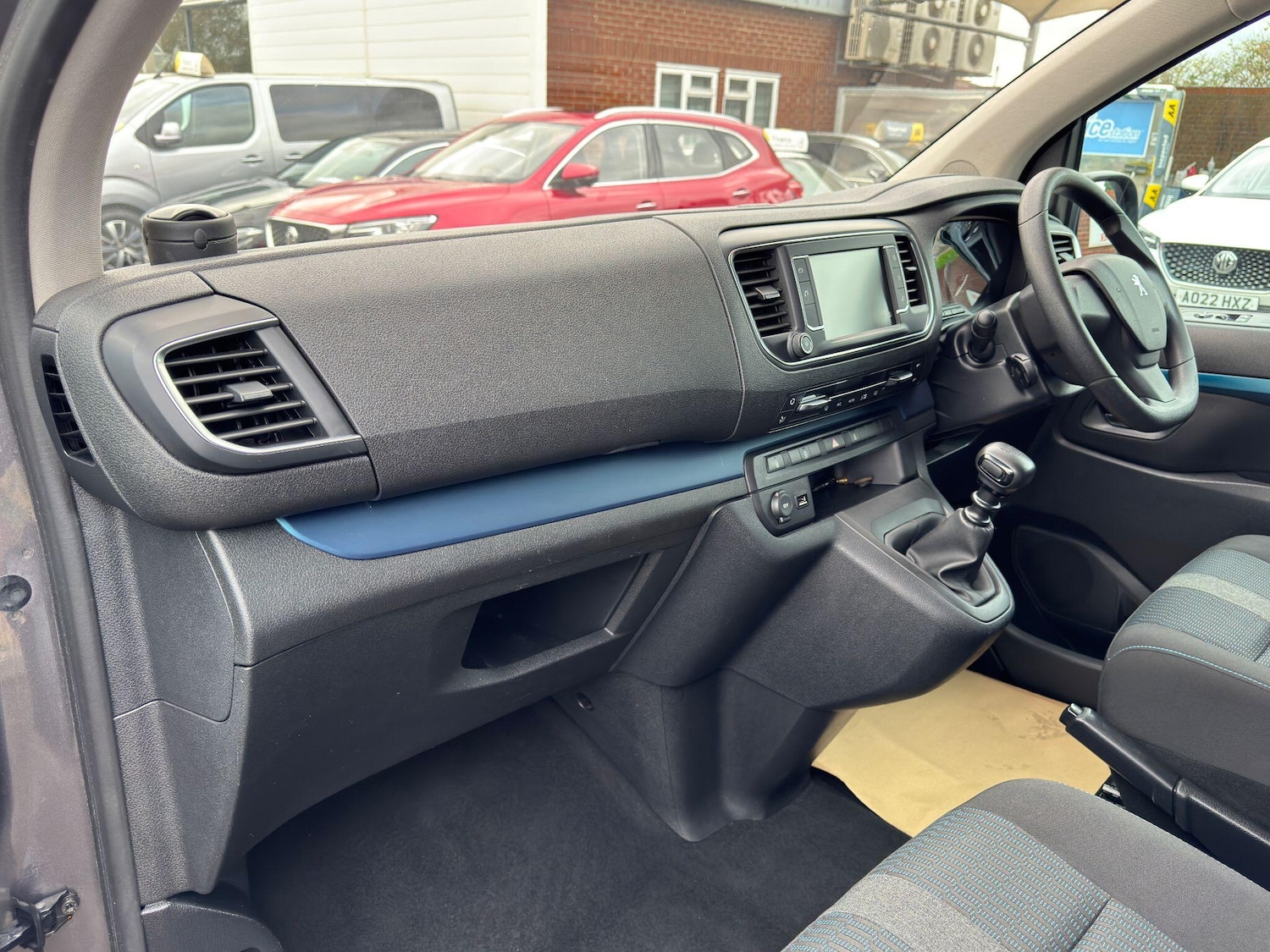 Used Peugeot Traveller 2017 for sale - 76457050: Photo 27