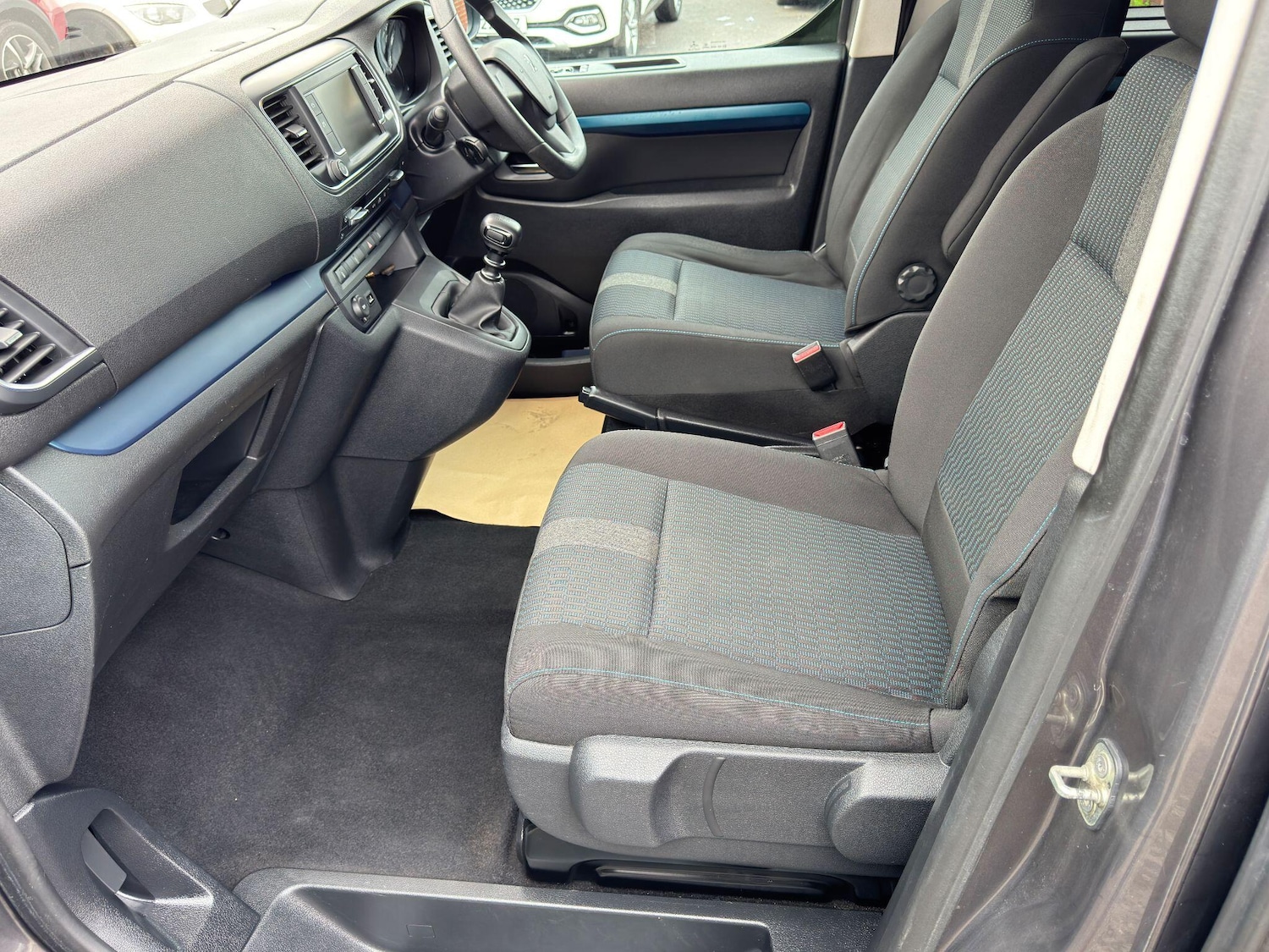 Used Peugeot Traveller 2017 for sale - 76457050: Photo 28