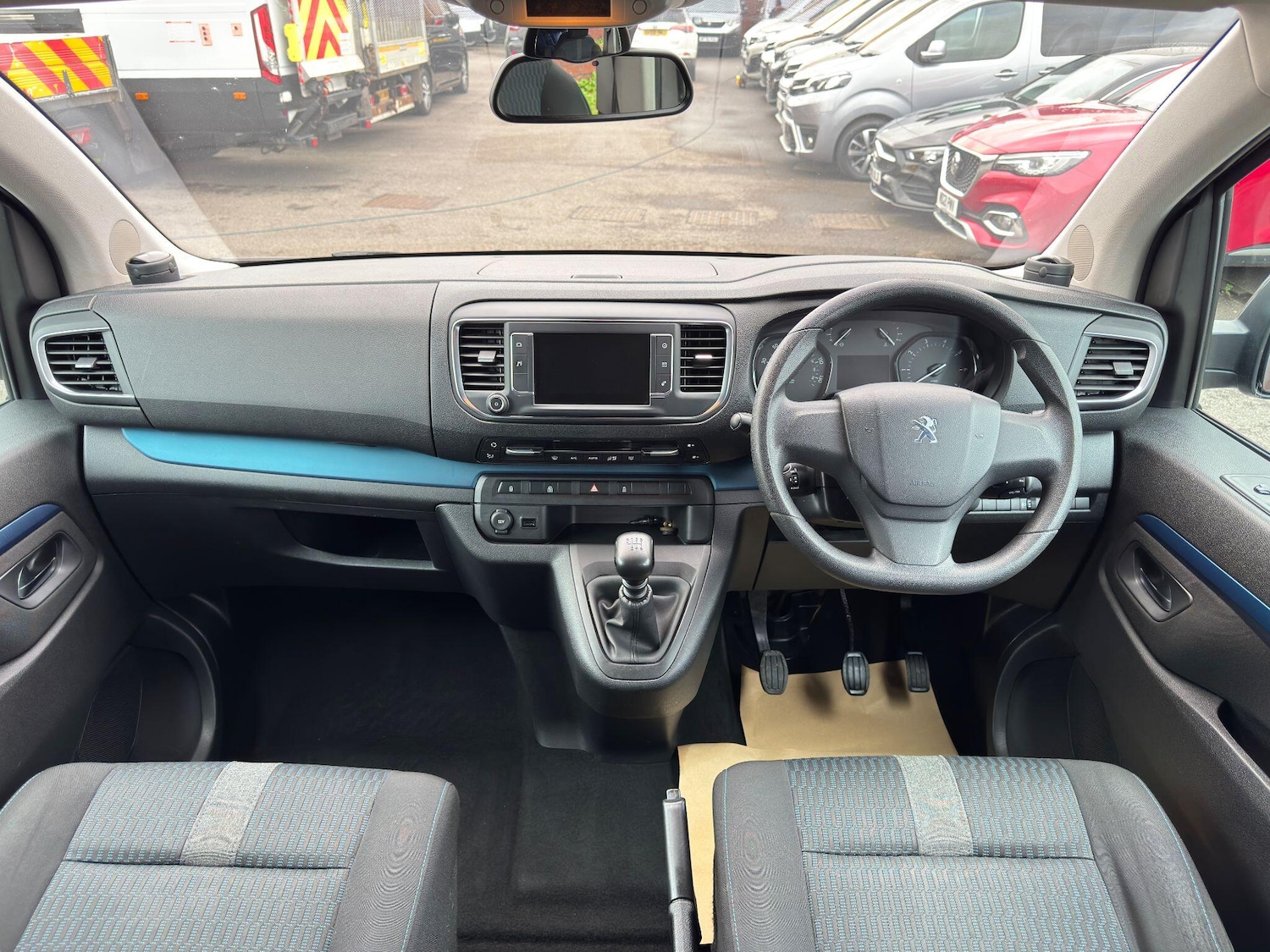 Used Peugeot Traveller 2017 for sale - 76457050: Photo 3