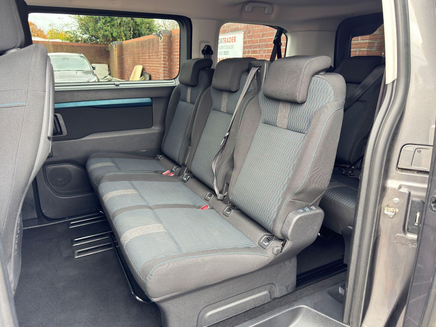 Used Peugeot Traveller 2017 for sale - 76457050: Photo 32