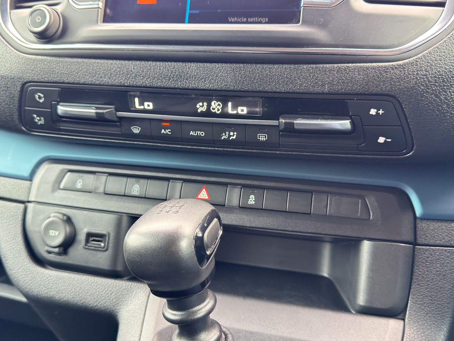 Used Peugeot Traveller 2017 for sale - 76457050: Photo 39