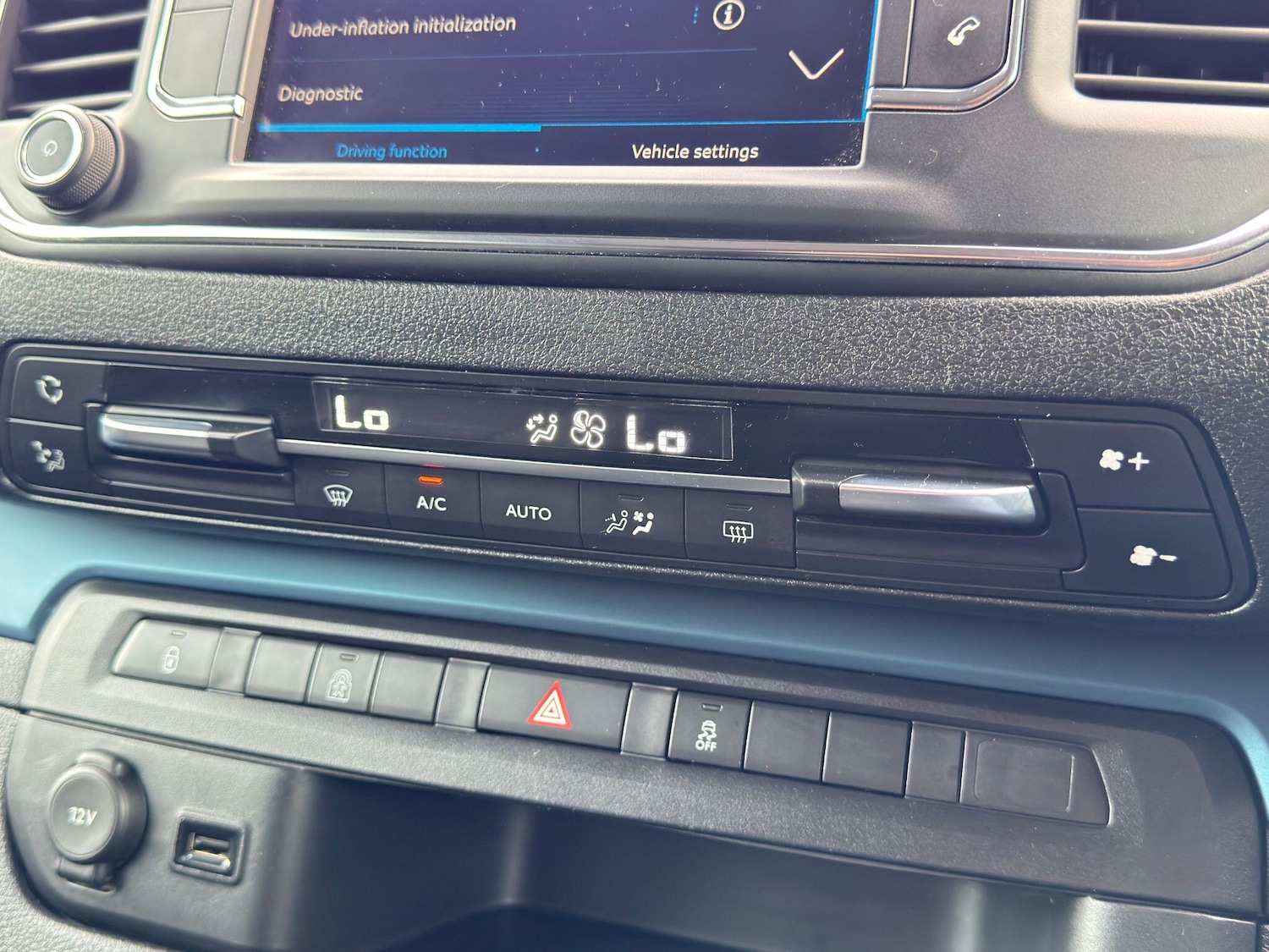 Used Peugeot Traveller 2017 for sale - 76457050: Photo 40