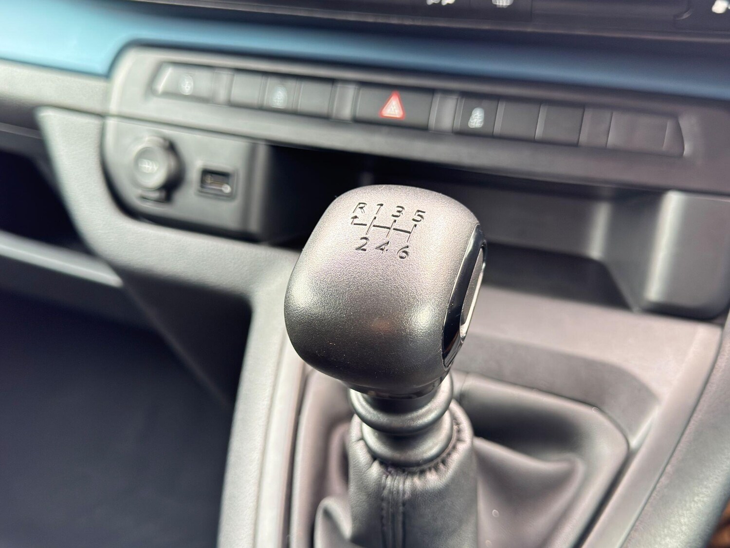 Used Peugeot Traveller 2017 for sale - 76457050: Photo 41