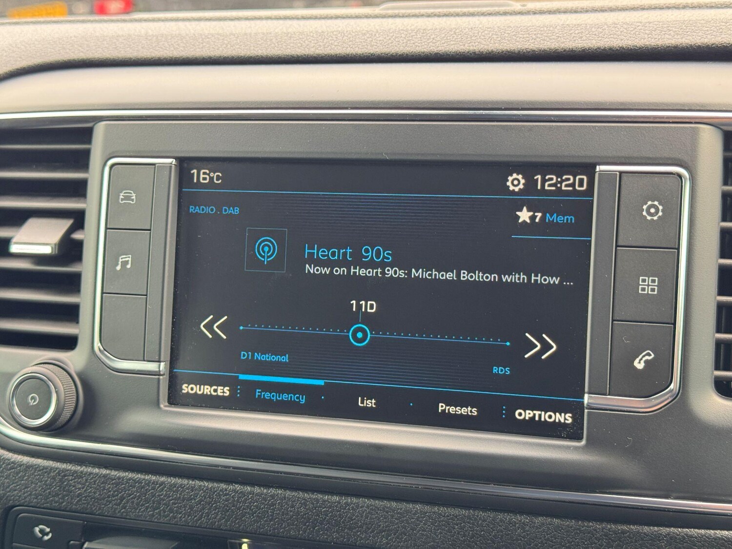 Used Peugeot Traveller 2017 for sale - 76457050: Photo 49