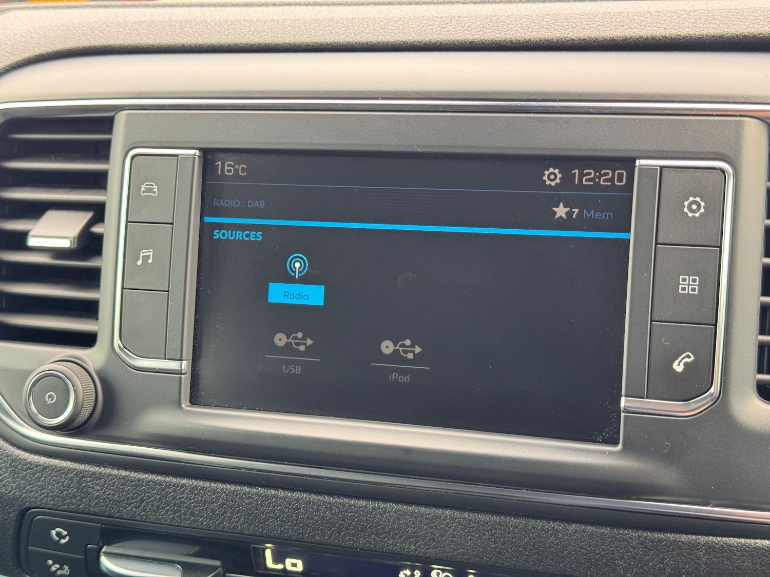 Used Peugeot Traveller 2017 for sale - 76457050: Photo 50