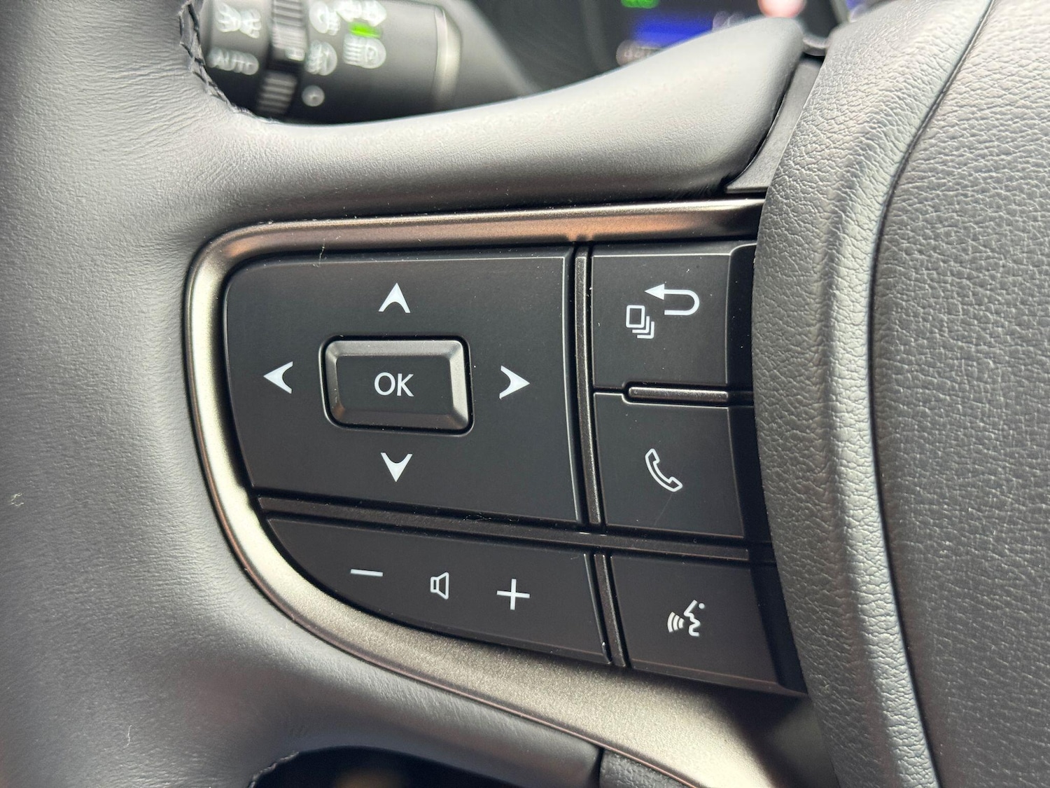 Used Lexus UX 2023 for sale - 76592409: Photo 54