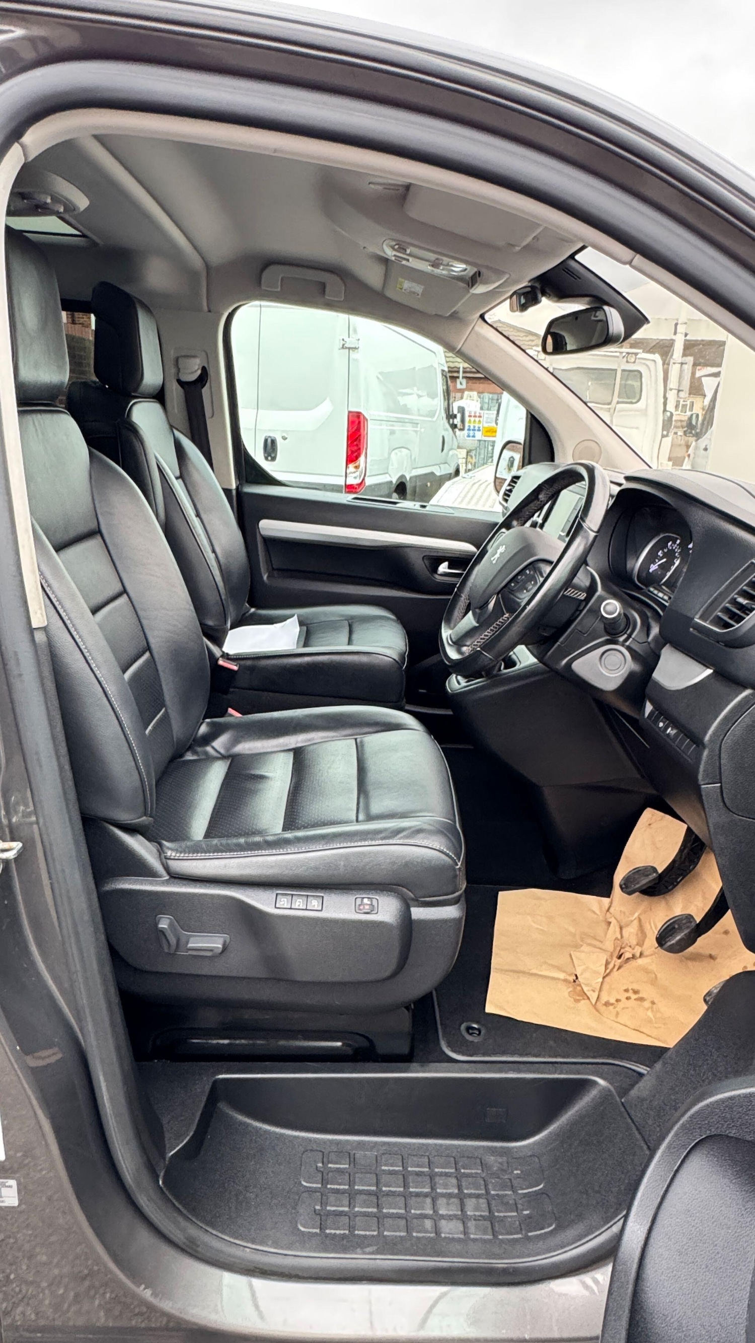 Used Peugeot Traveller 2022 for sale - 77682843: Photo 21