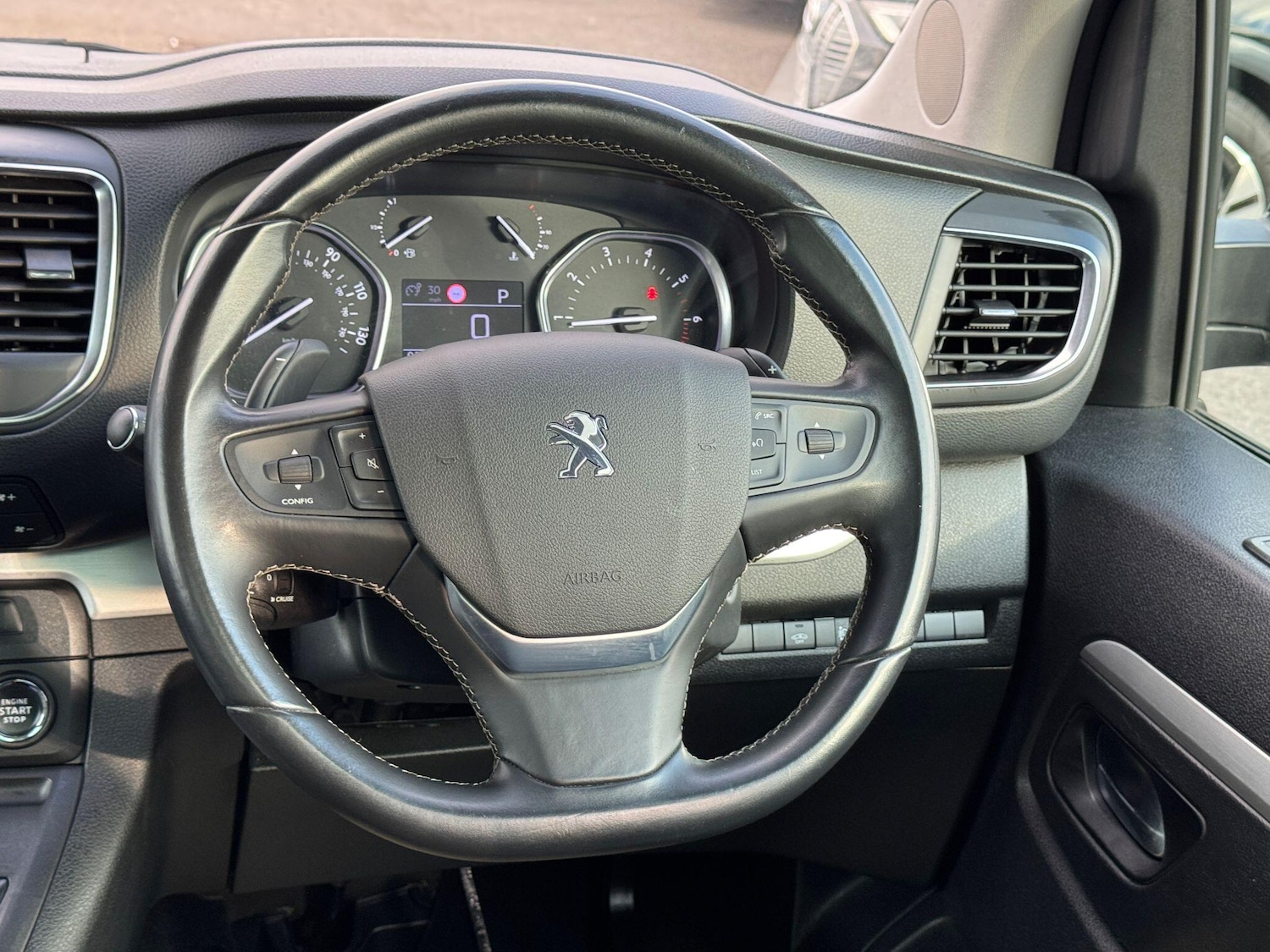 Used Peugeot Traveller 2022 for sale - 76226524: Photo 20