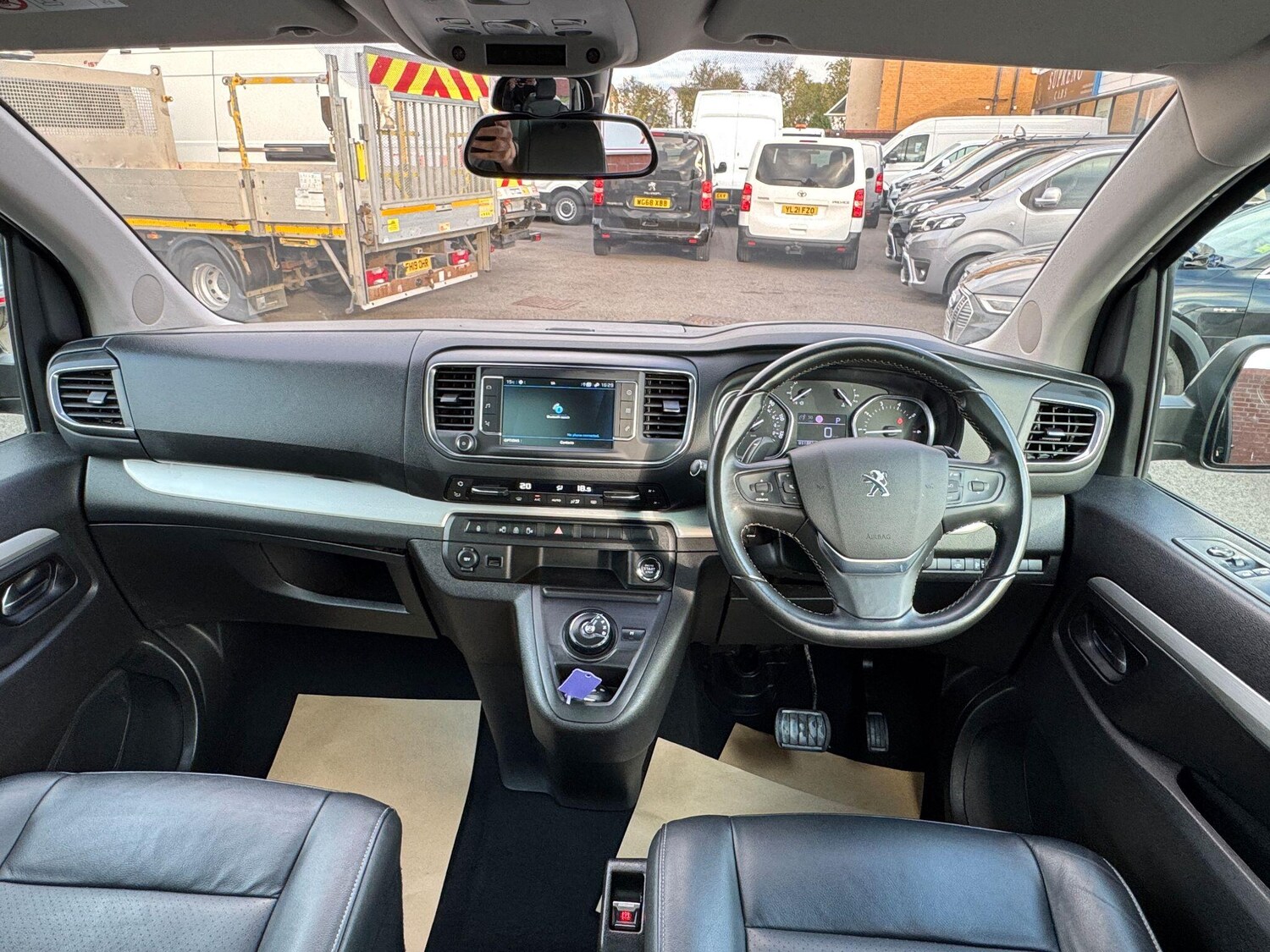 Used Peugeot Traveller 2022 for sale - 76226524: Photo 21