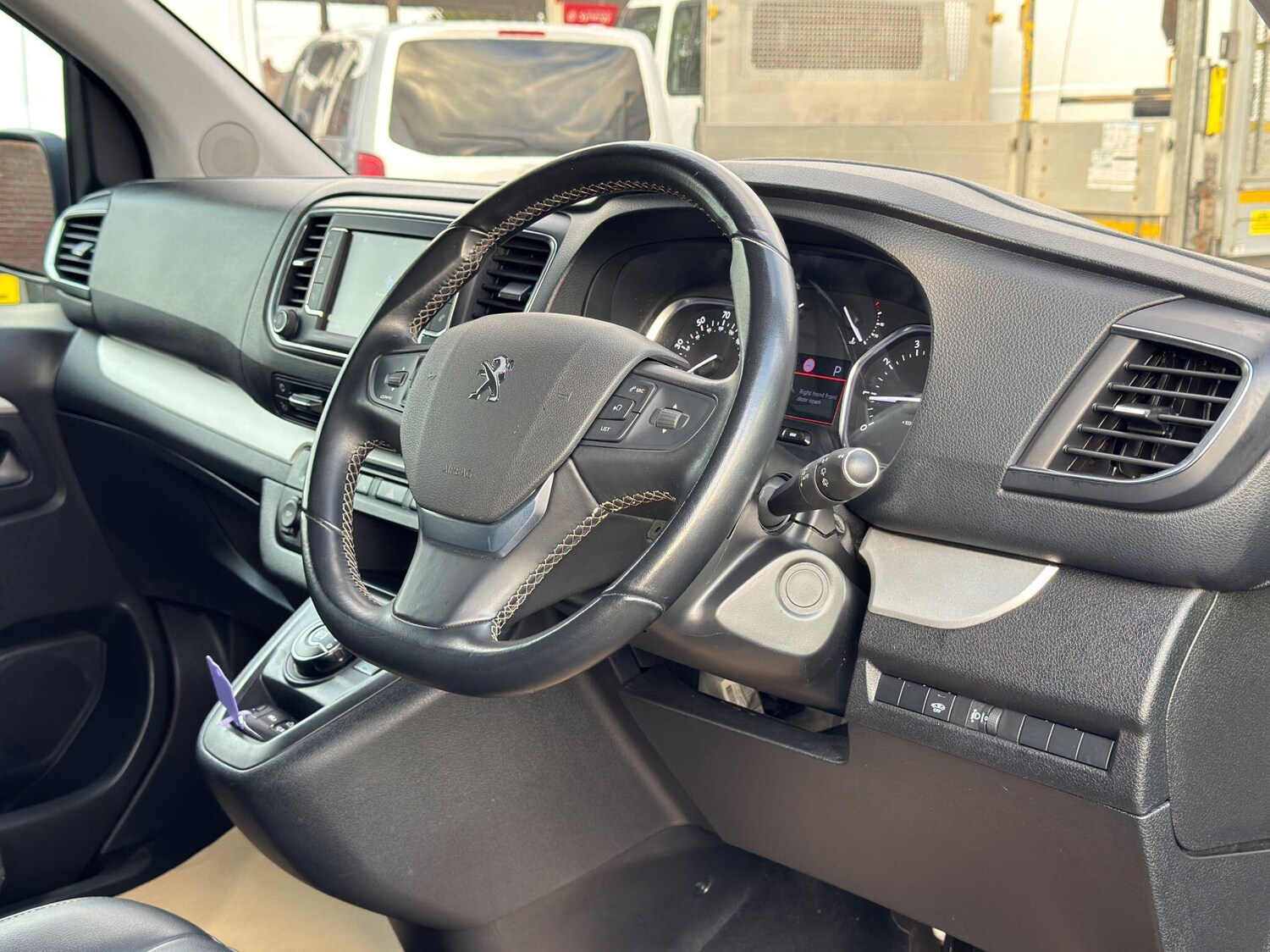 Used Peugeot Traveller 2022 for sale - 76226524: Photo 23