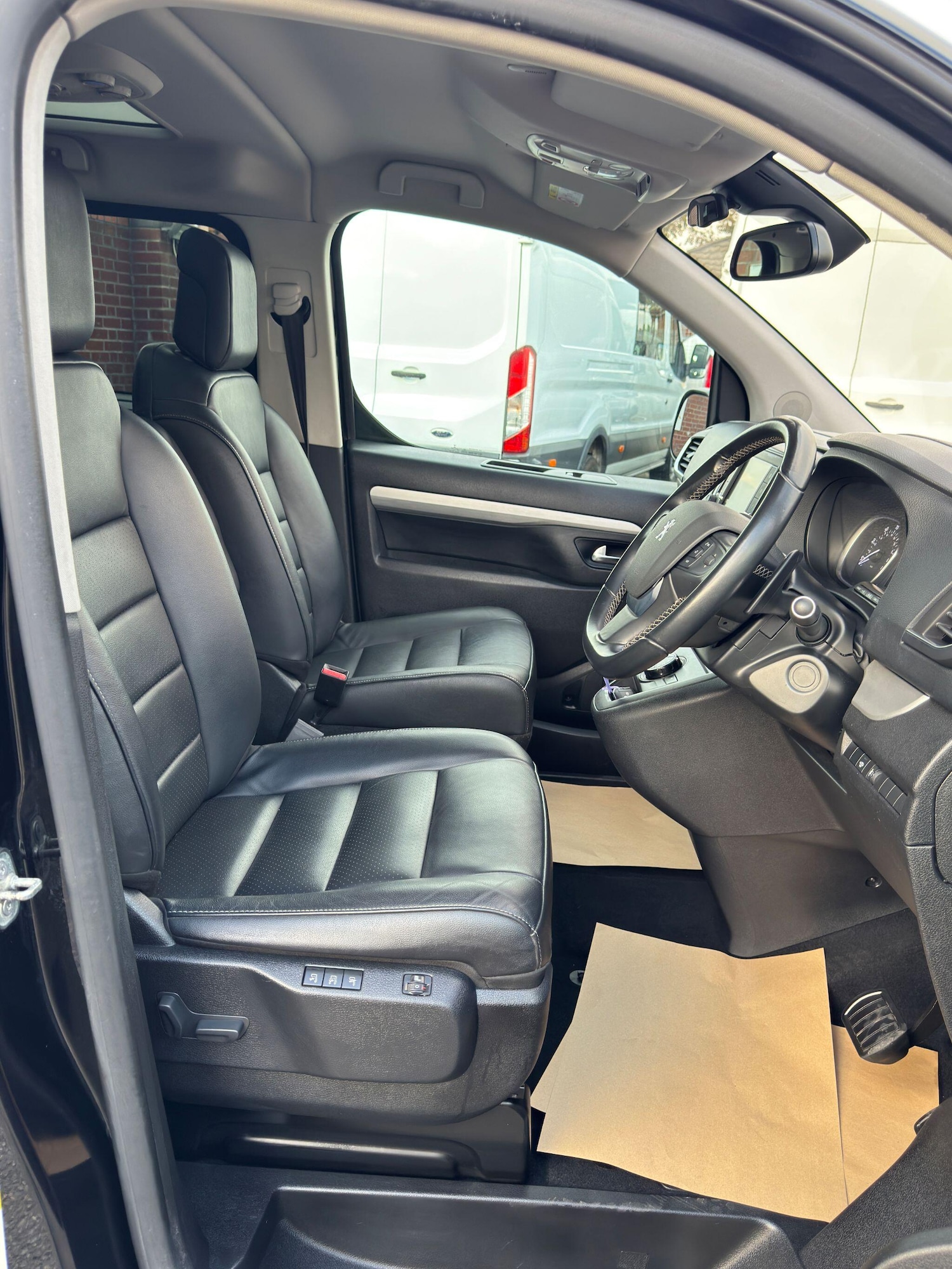 Used Peugeot Traveller 2022 for sale - 76226524: Photo 24