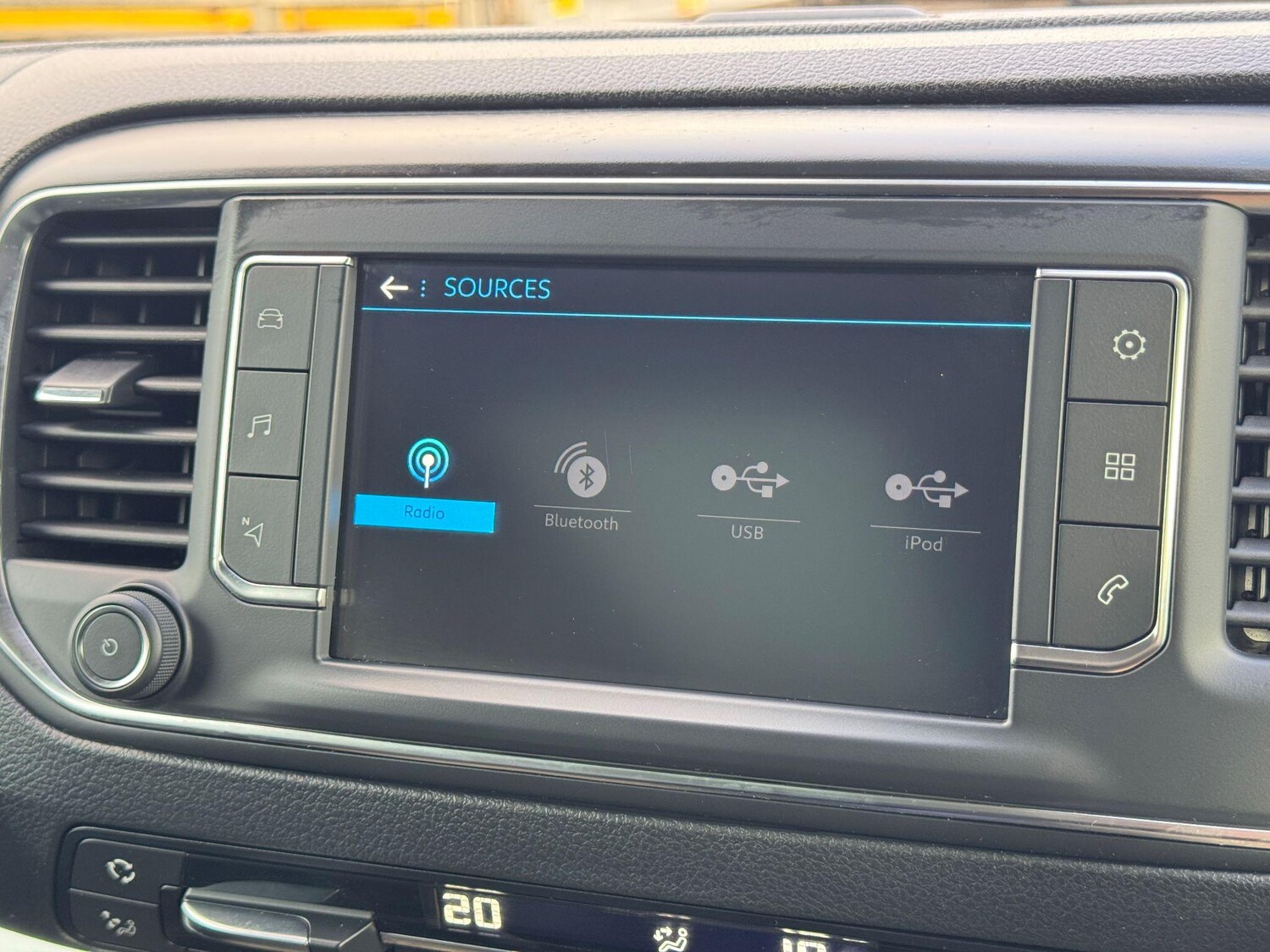 Used Peugeot Traveller 2022 for sale - 76226524: Photo 45