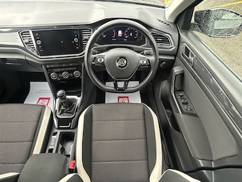 Used Volkswagen T-Roc 2020 for sale - 78806516: Photo