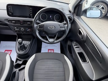 Used Hyundai i10 2020 for sale - 79104005: Photo