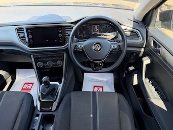 Used Volkswagen T-Roc 2020 for sale - 79072348: Photo