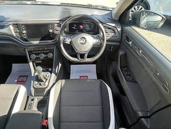 Used Volkswagen T-Roc 2020 for sale - 78702141: Photo