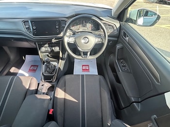 Used Volkswagen T-Roc 2018 for sale - 78702650: Photo