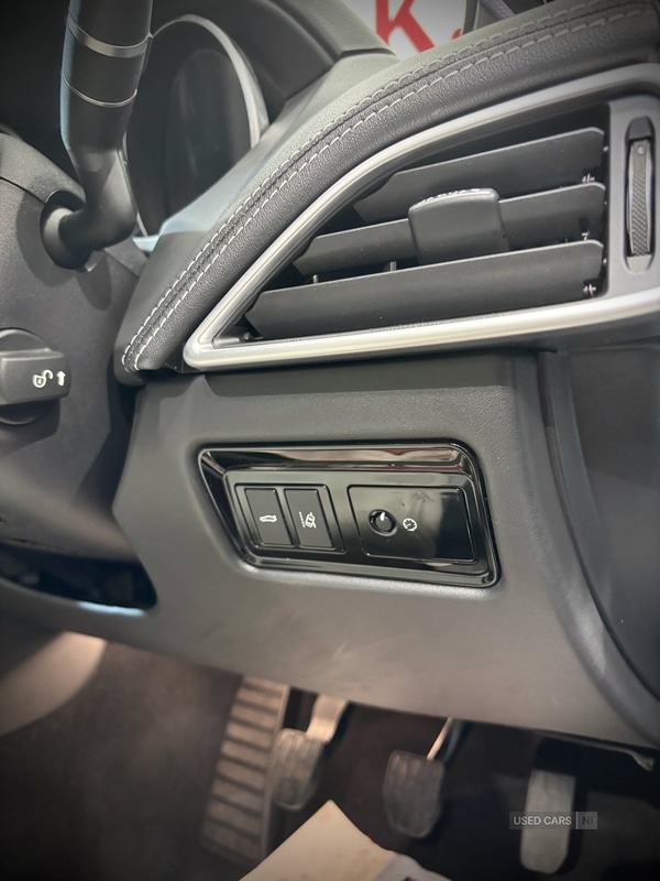 Used Jaguar XE 2017 for sale - 76409932: Photo 14