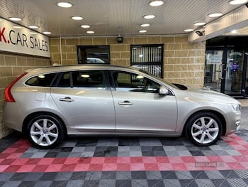 Used Volvo V60 2016 for sale - 79756592: Photo