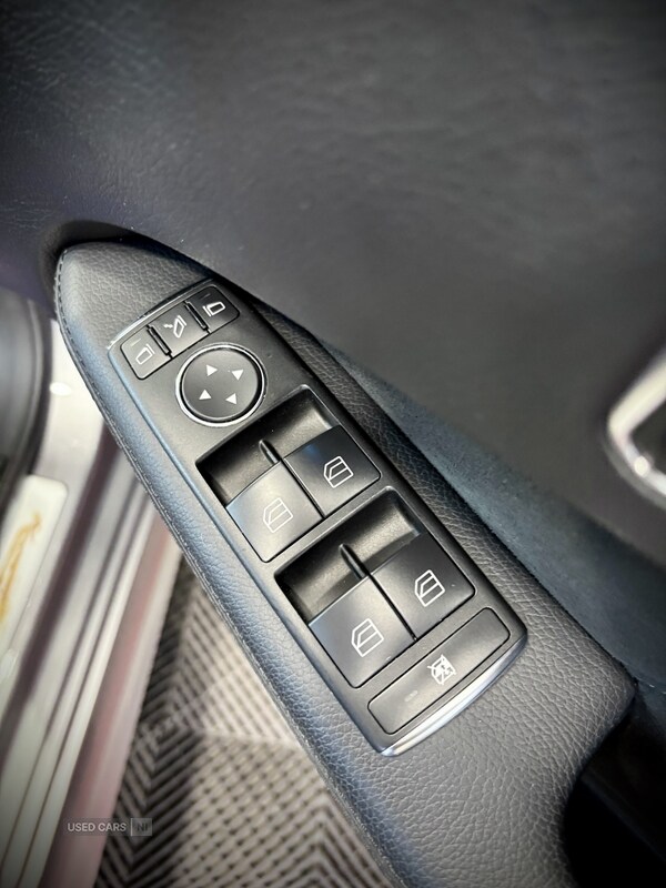 Used Mercedes-Benz E Class 2013 for sale - 77978727: Photo 27