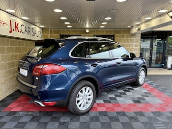Used Porsche Cayenne 2012 for sale - 75312059: Photo