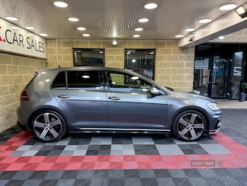 Used Volkswagen Golf 2017 for sale - 76522899: Photo