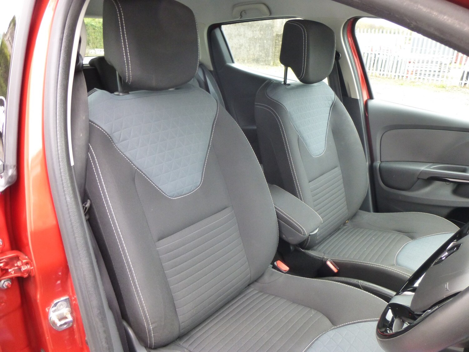 Used Renault Clio 2015 for sale - 77464992: Photo 10