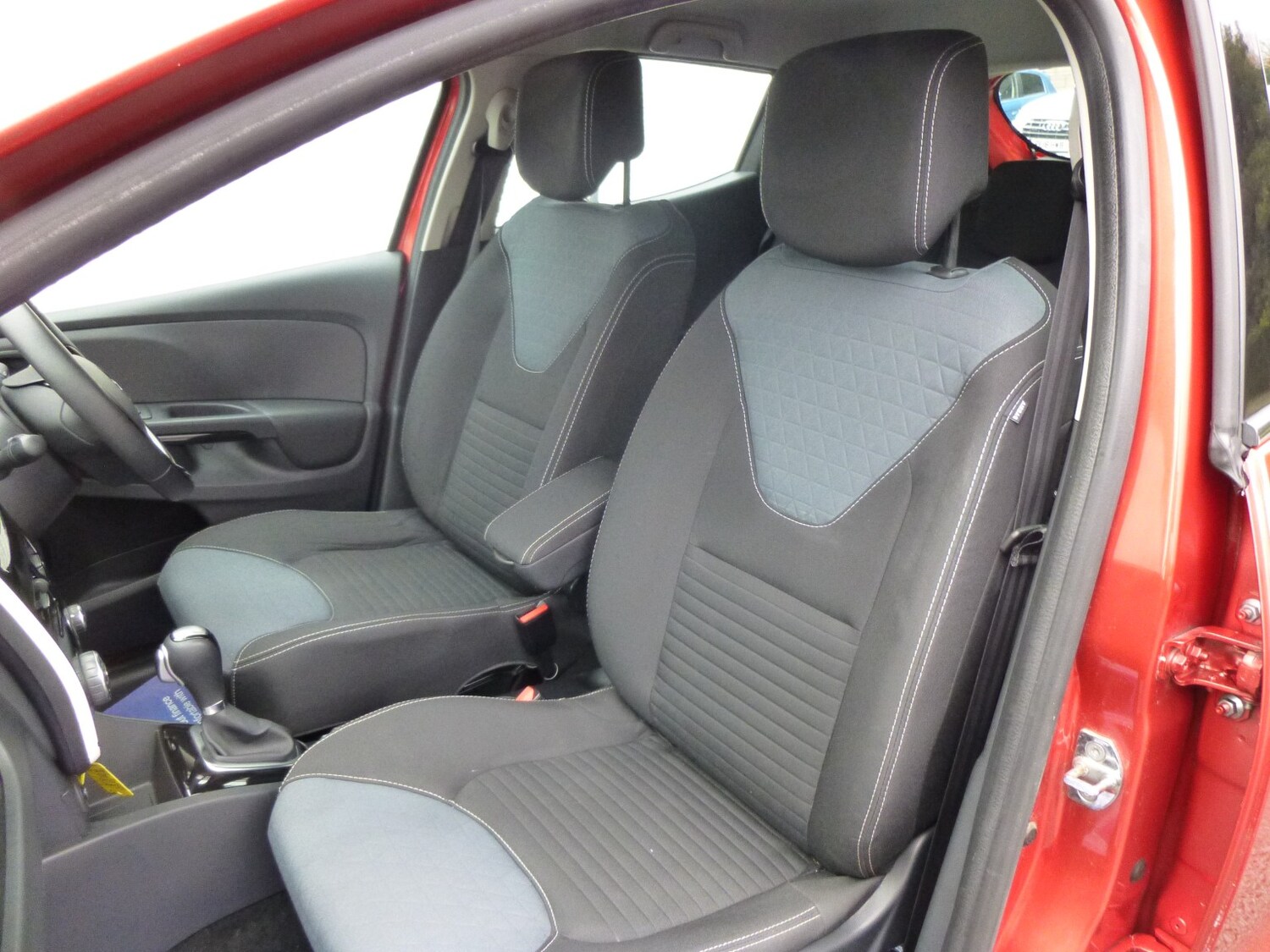 Used Renault Clio 2015 for sale - 77464992: Photo 9