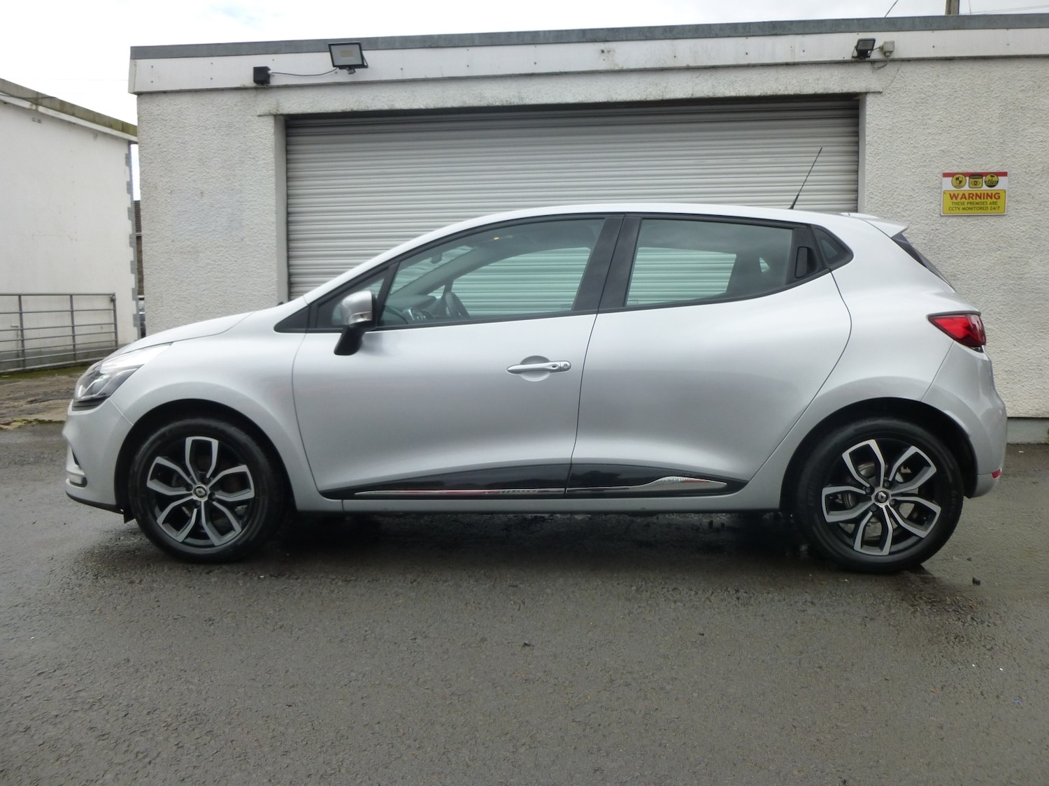 Used Renault Clio 2025 for sale - 76257603: Photo 2