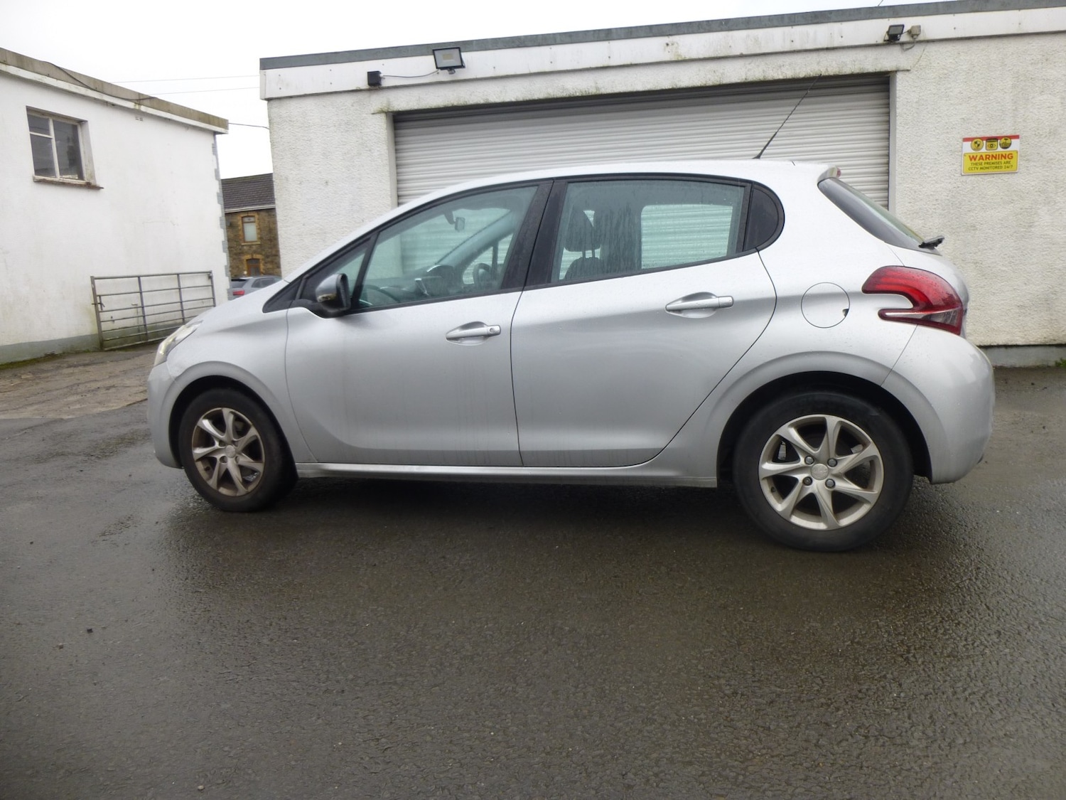 Used Peugeot 208 2016 for sale - 77766429: Photo 2
